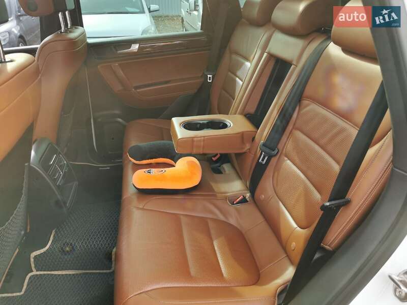 Внедорожник / Кроссовер Volkswagen Touareg 2013 в Хмельницком