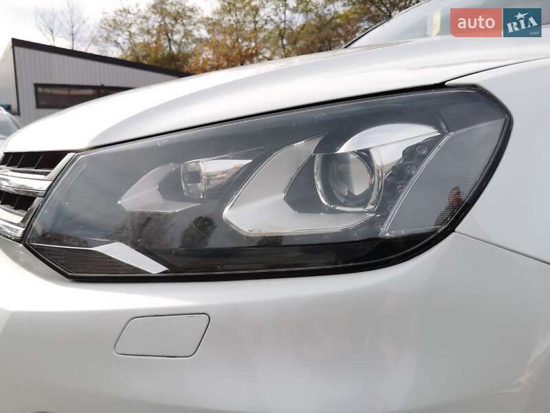 Внедорожник / Кроссовер Volkswagen Touareg 2013 в Хмельницком