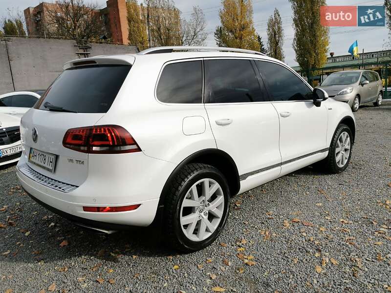 Внедорожник / Кроссовер Volkswagen Touareg 2013 в Хмельницком