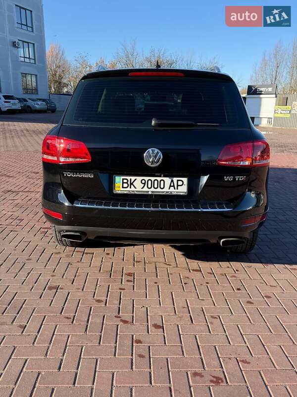 Внедорожник / Кроссовер Volkswagen Touareg 2013 в Ровно