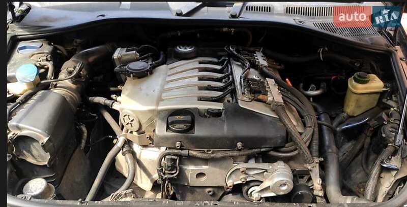 Внедорожник / Кроссовер Volkswagen Touareg 2003 в Краснограде