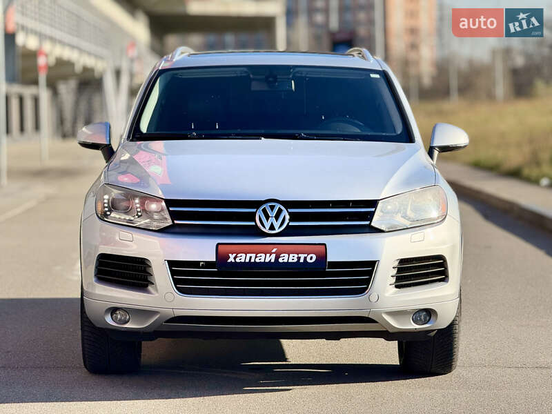 Внедорожник / Кроссовер Volkswagen Touareg 2013 в Киеве