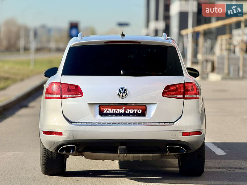 Внедорожник / Кроссовер Volkswagen Touareg 2013 в Киеве