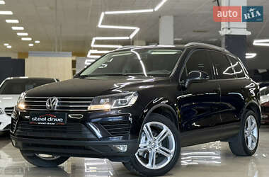 Внедорожник / Кроссовер Volkswagen Touareg 2015 в Николаеве