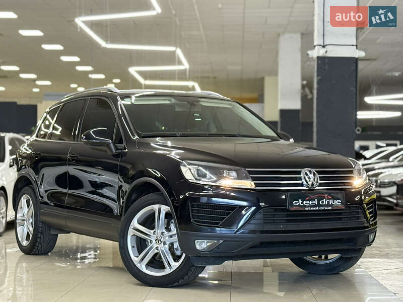 Внедорожник / Кроссовер Volkswagen Touareg 2015 в Николаеве
