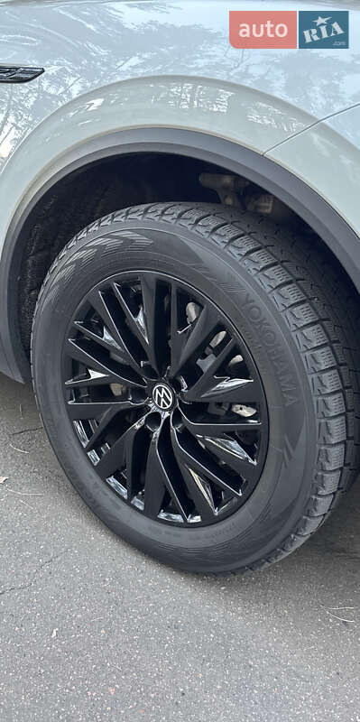 Внедорожник / Кроссовер Volkswagen Touareg 2018 в Черкассах