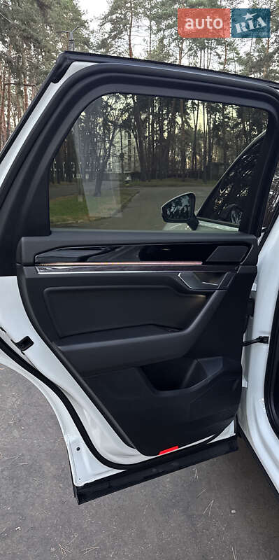 Внедорожник / Кроссовер Volkswagen Touareg 2018 в Черкассах