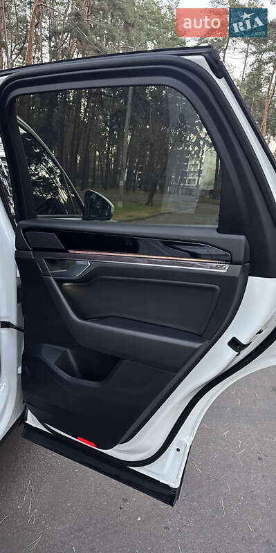 Внедорожник / Кроссовер Volkswagen Touareg 2018 в Черкассах