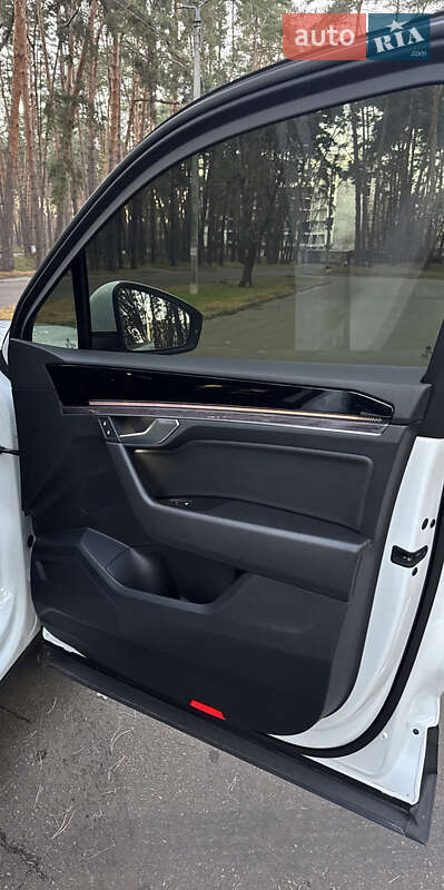 Внедорожник / Кроссовер Volkswagen Touareg 2018 в Черкассах