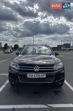 Внедорожник / Кроссовер Volkswagen Touareg 2014 в Киеве