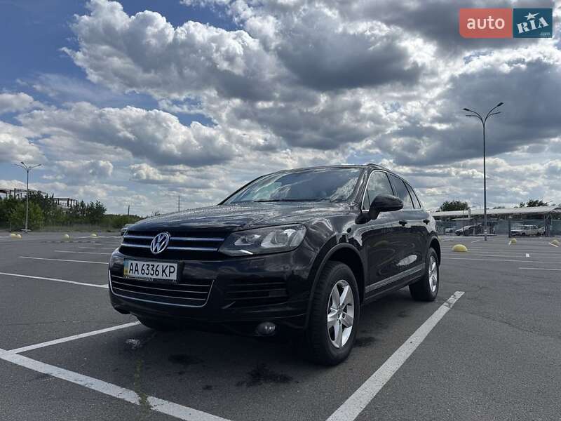 Внедорожник / Кроссовер Volkswagen Touareg 2014 в Киеве