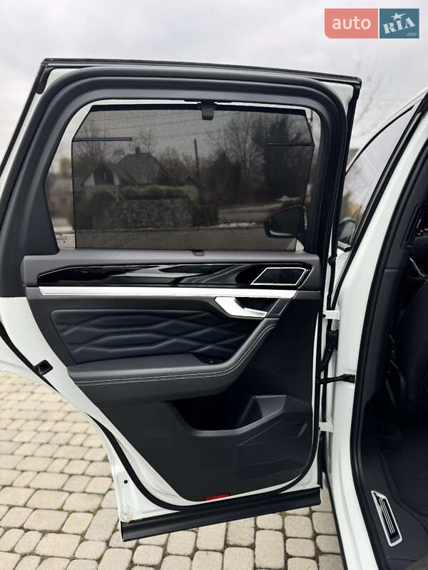 Внедорожник / Кроссовер Volkswagen Touareg 2024 в Иршаве