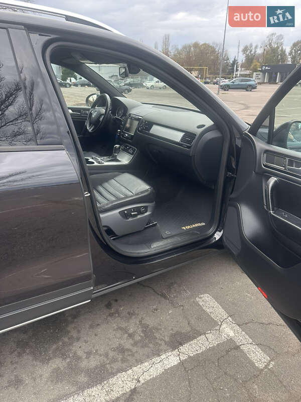 Внедорожник / Кроссовер Volkswagen Touareg 2011 в Одессе