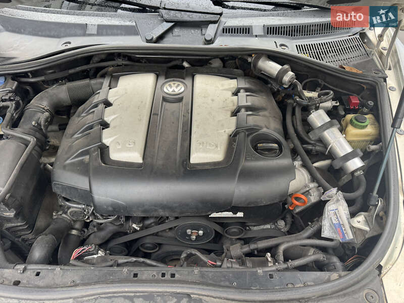 Внедорожник / Кроссовер Volkswagen Touareg 2009 в Львове