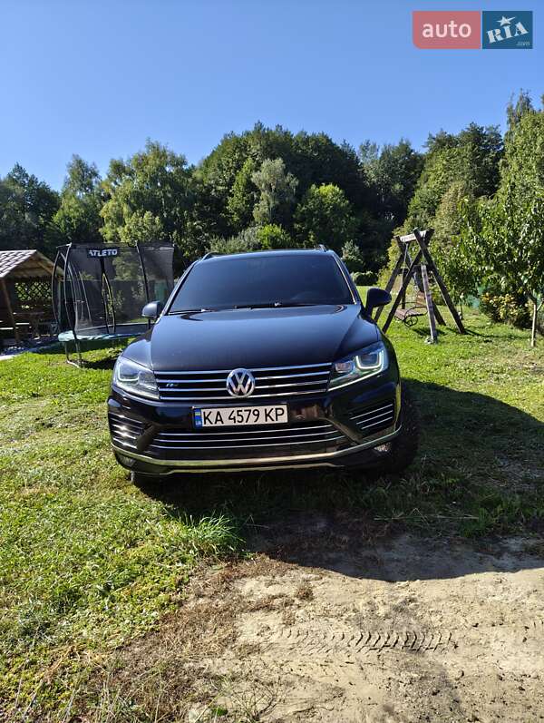 Внедорожник / Кроссовер Volkswagen Touareg 2015 в Ахтырке
