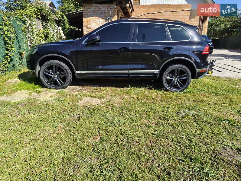 Внедорожник / Кроссовер Volkswagen Touareg 2015 в Ахтырке