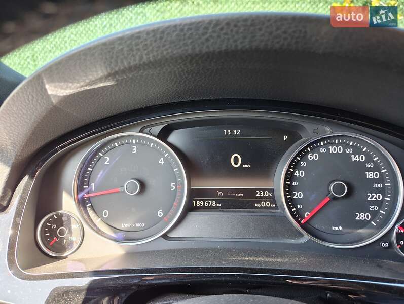 Внедорожник / Кроссовер Volkswagen Touareg 2015 в Ахтырке