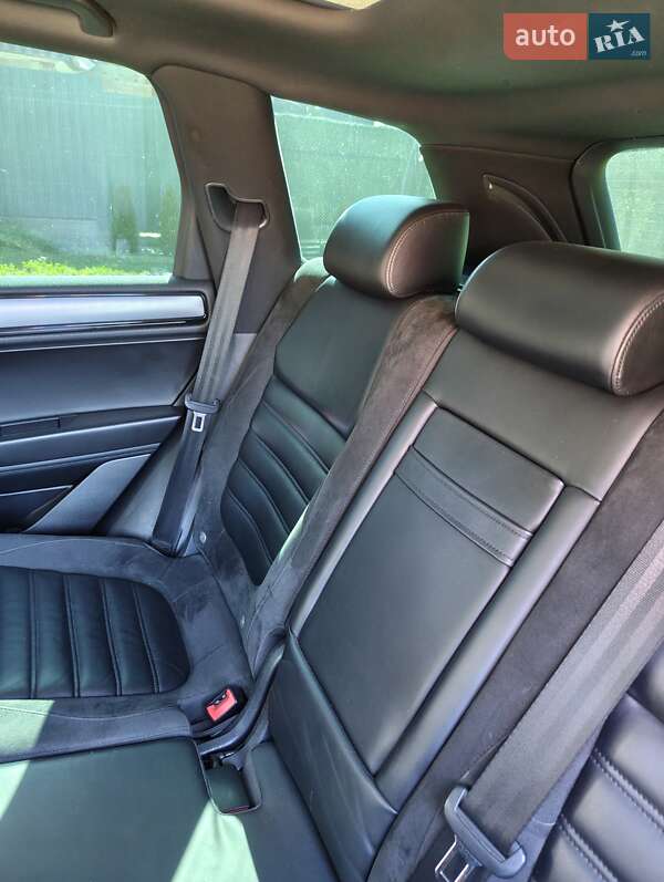 Внедорожник / Кроссовер Volkswagen Touareg 2015 в Ахтырке