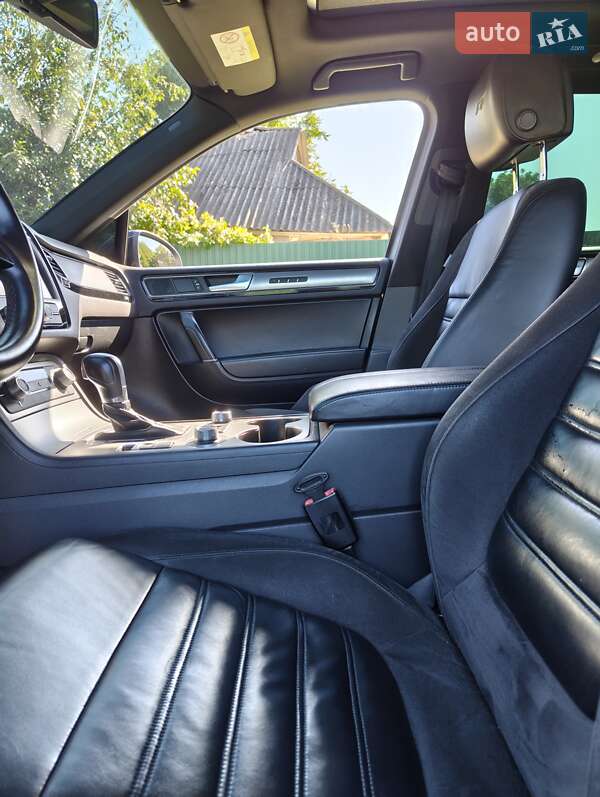 Внедорожник / Кроссовер Volkswagen Touareg 2015 в Ахтырке