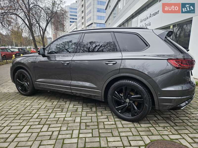 Внедорожник / Кроссовер Volkswagen Touareg 2023 в Киеве