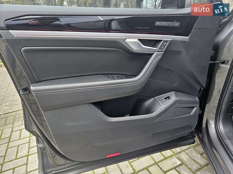 Внедорожник / Кроссовер Volkswagen Touareg 2023 в Киеве