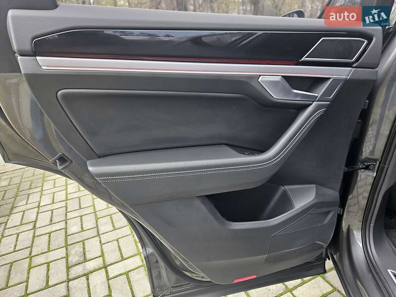 Внедорожник / Кроссовер Volkswagen Touareg 2023 в Киеве