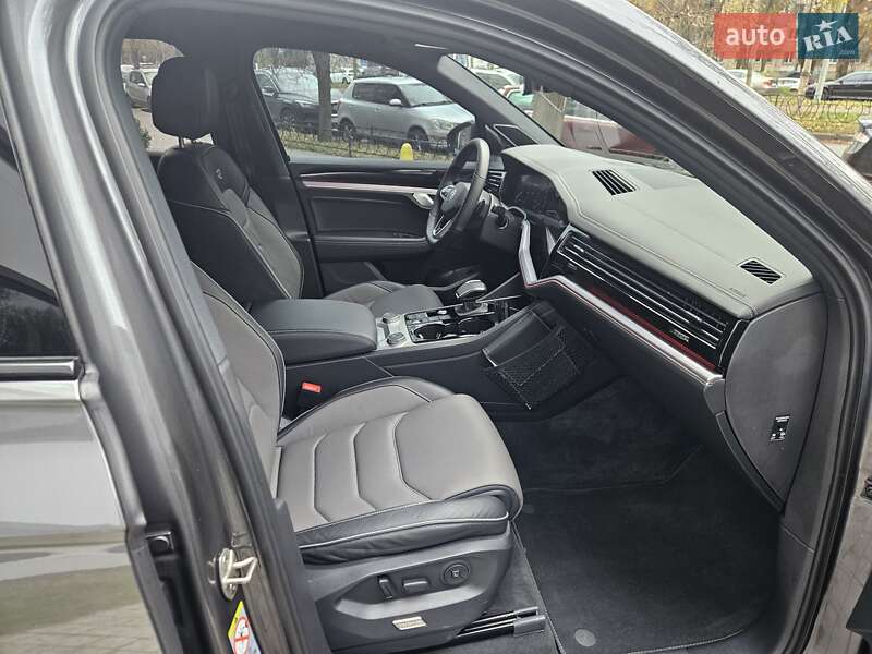 Внедорожник / Кроссовер Volkswagen Touareg 2023 в Киеве
