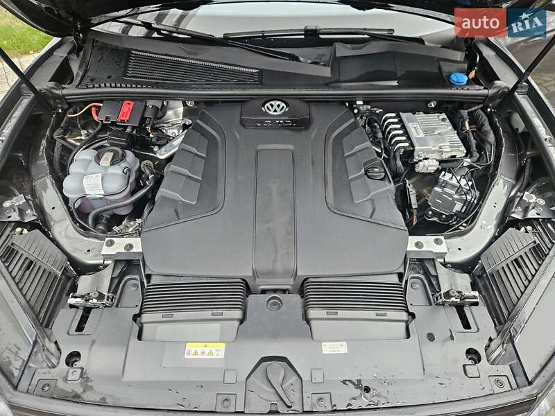 Внедорожник / Кроссовер Volkswagen Touareg 2023 в Киеве