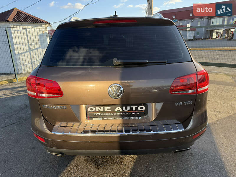 Внедорожник / Кроссовер Volkswagen Touareg 2011 в Киеве