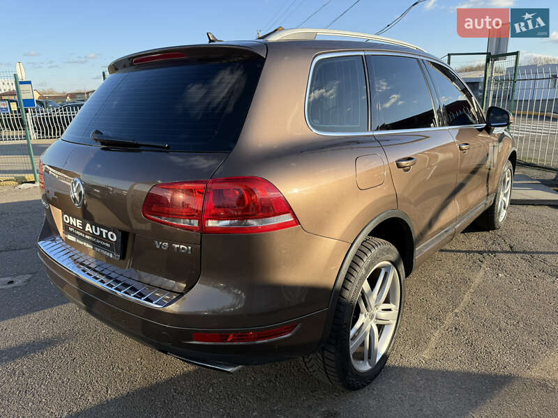 Внедорожник / Кроссовер Volkswagen Touareg 2011 в Киеве