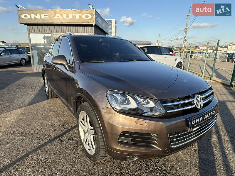 Внедорожник / Кроссовер Volkswagen Touareg 2011 в Киеве