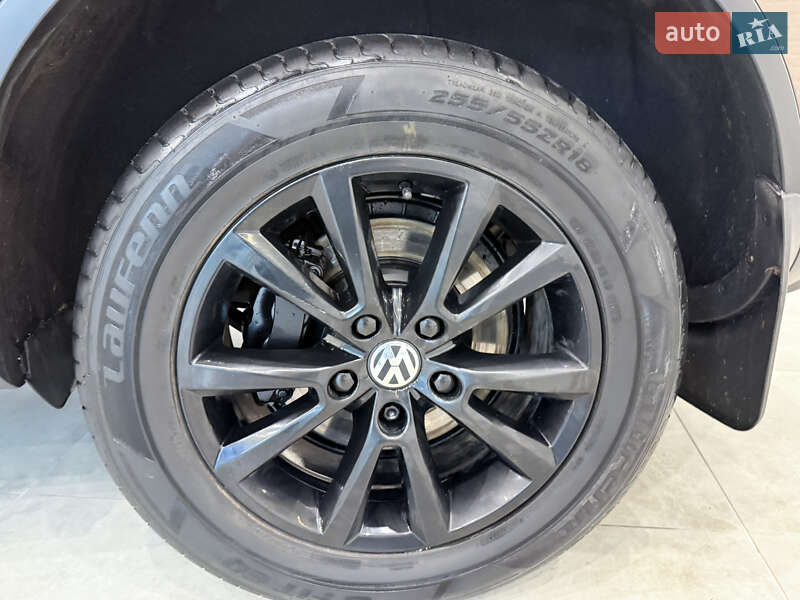 Внедорожник / Кроссовер Volkswagen Touareg 2014 в Одессе
