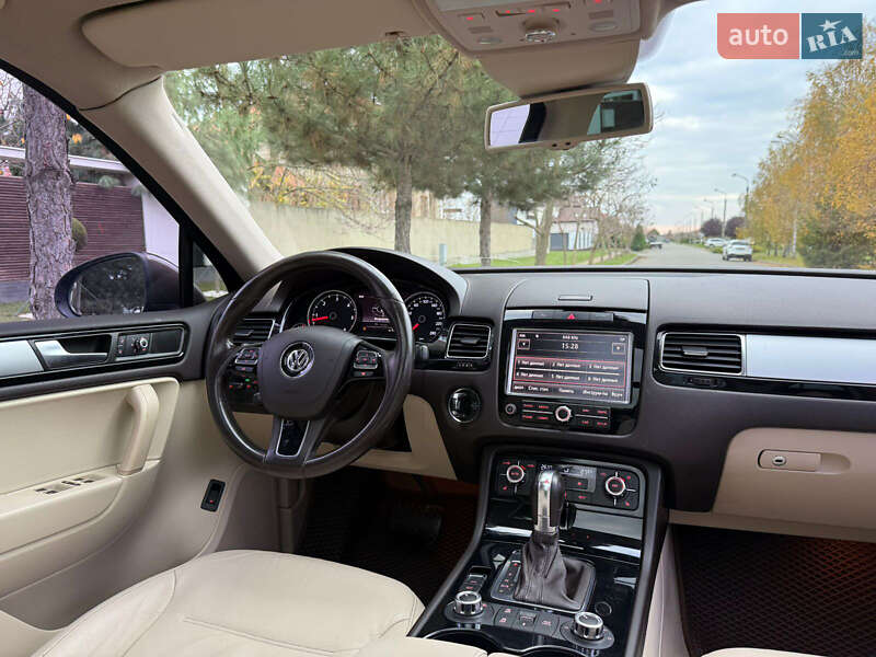 Внедорожник / Кроссовер Volkswagen Touareg 2014 в Одессе