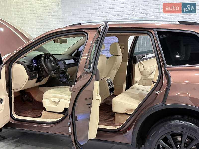 Внедорожник / Кроссовер Volkswagen Touareg 2014 в Одессе