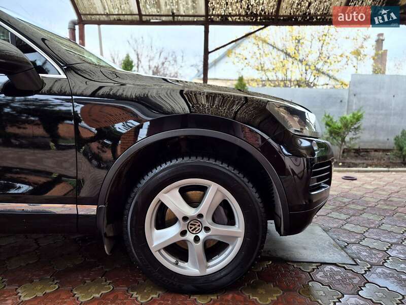 Внедорожник / Кроссовер Volkswagen Touareg 2012 в Запорожье