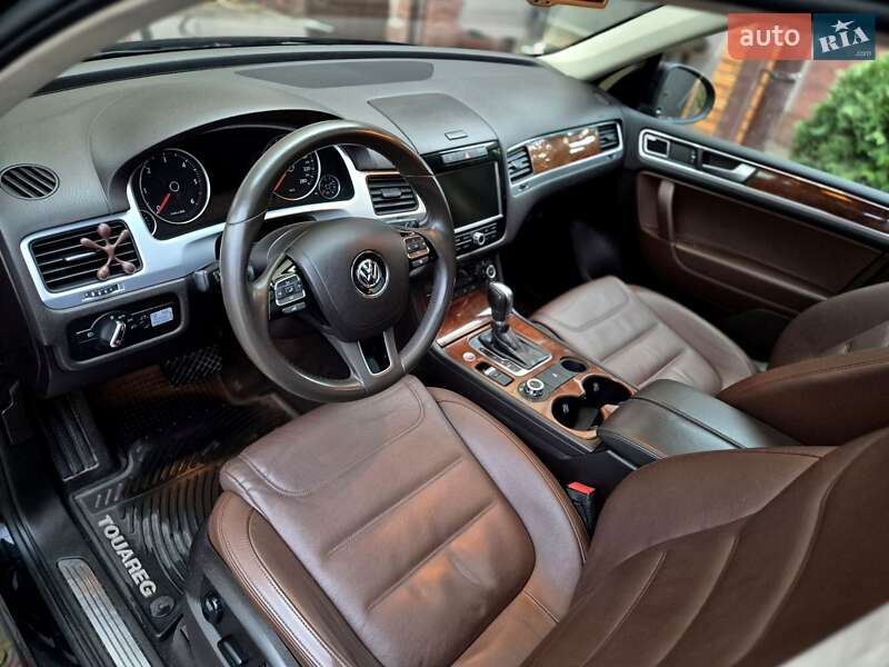 Внедорожник / Кроссовер Volkswagen Touareg 2012 в Запорожье