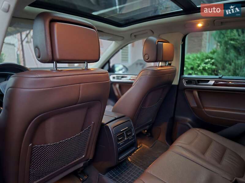 Внедорожник / Кроссовер Volkswagen Touareg 2012 в Запорожье