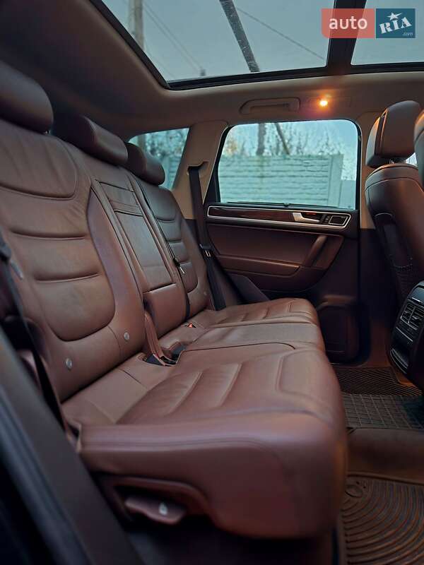 Внедорожник / Кроссовер Volkswagen Touareg 2012 в Запорожье