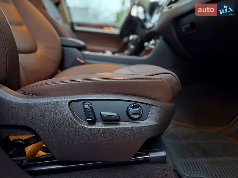 Внедорожник / Кроссовер Volkswagen Touareg 2012 в Запорожье