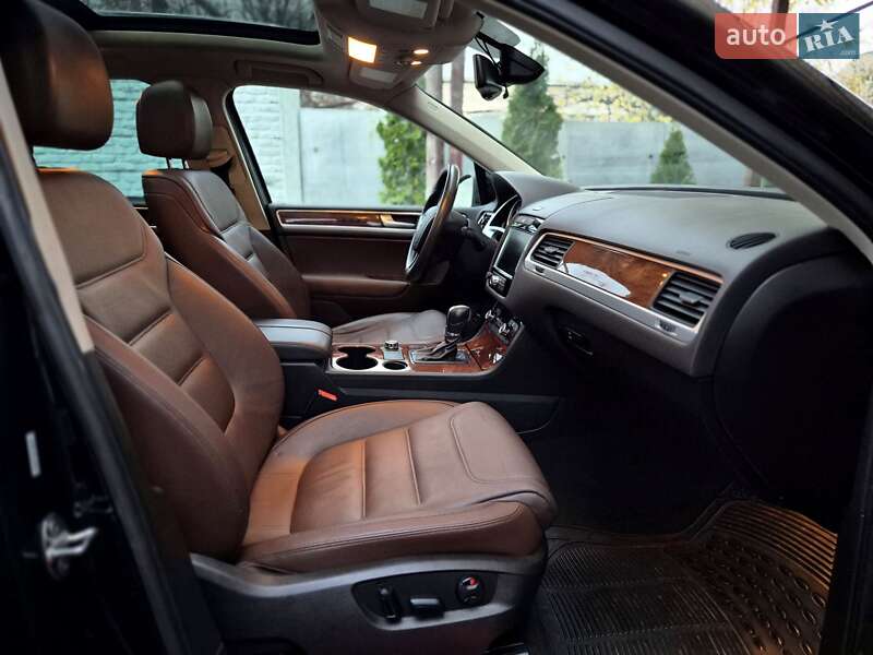 Внедорожник / Кроссовер Volkswagen Touareg 2012 в Запорожье
