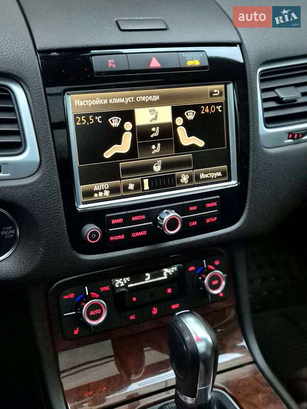 Внедорожник / Кроссовер Volkswagen Touareg 2012 в Запорожье