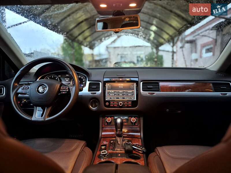 Внедорожник / Кроссовер Volkswagen Touareg 2012 в Запорожье