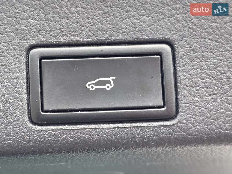 Внедорожник / Кроссовер Volkswagen Touareg 2016 в Коломые