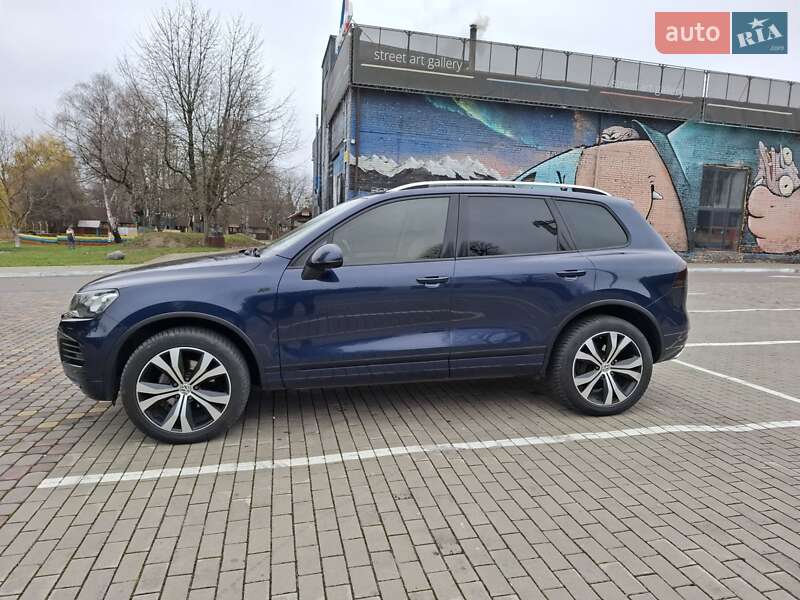Внедорожник / Кроссовер Volkswagen Touareg 2014 в Луцке