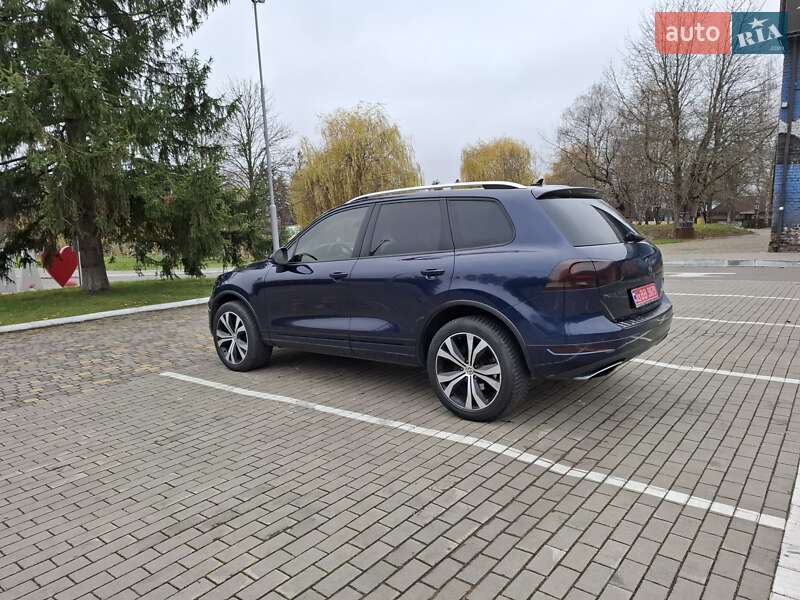 Внедорожник / Кроссовер Volkswagen Touareg 2014 в Луцке