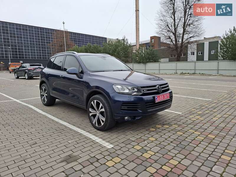 Внедорожник / Кроссовер Volkswagen Touareg 2014 в Луцке