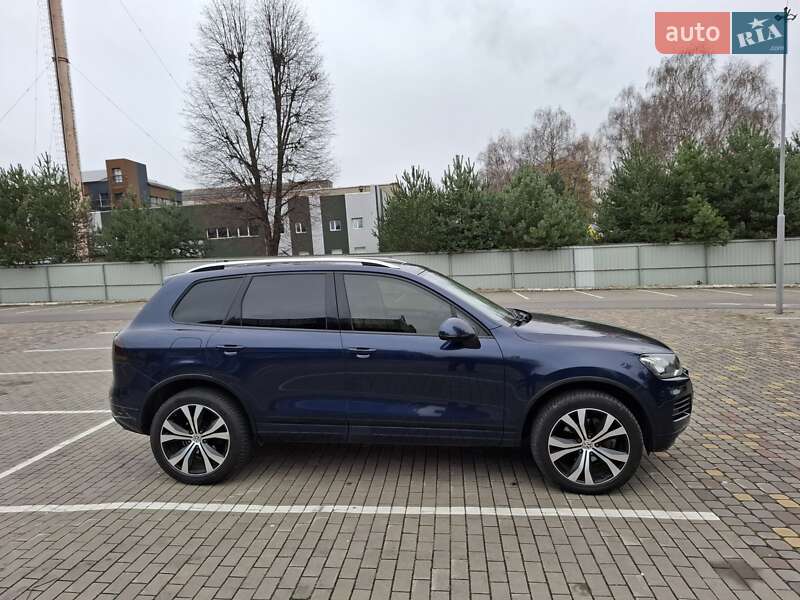 Внедорожник / Кроссовер Volkswagen Touareg 2014 в Луцке