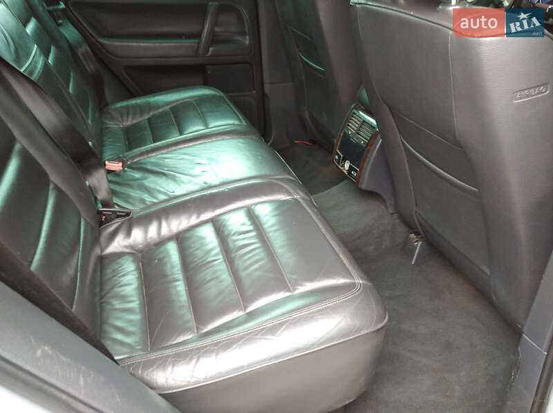 Внедорожник / Кроссовер Volkswagen Touareg 2005 в Ромнах