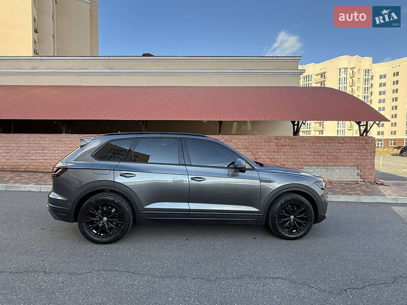 Внедорожник / Кроссовер Volkswagen Touareg 2018 в Одессе