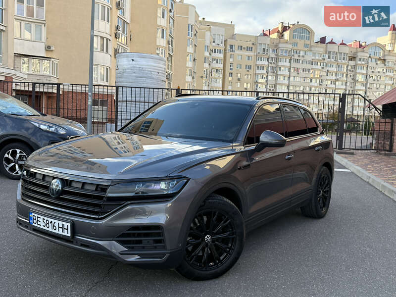 Внедорожник / Кроссовер Volkswagen Touareg 2018 в Одессе